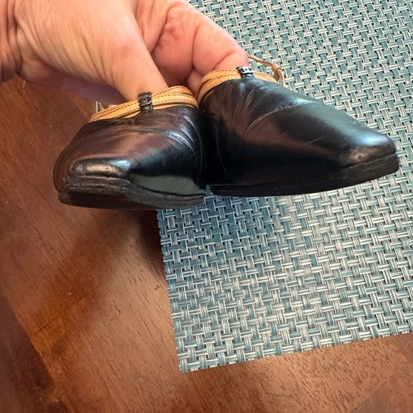 **Gorgeous Chanel Two-tone Slingback 3.5” Heels, Black and Tan, Size 40 - Picture 8 of 11